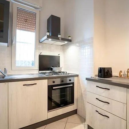 公寓 Mini Loft A 10 Minuti Dal Mare 佩萨罗