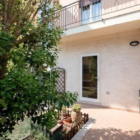 公寓 Mini Loft A 10 Minuti Dal Mare 佩萨罗